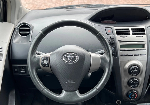Toyota Yaris cena 15500 przebieg: 126000, rok produkcji 2009 z Pobiedziska małe 497